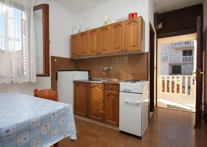 740b Apartment Postira