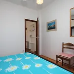 740b דירה פוסטיר